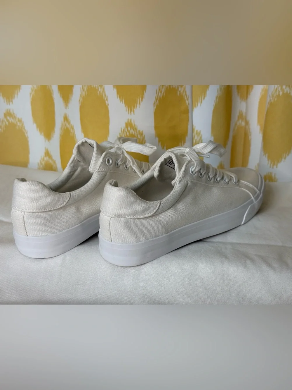 Classic White Canvas Low-Top Sneakers Size 9
